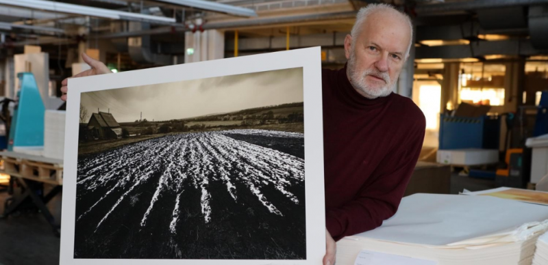 Vladimir Ogloblin with a prior war picture printed on Hahnemühle FineArt Paper