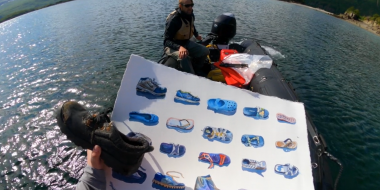 Shoes as marine litter painted by Max Romey on Hahnemühle Deckled Edge Watercolour Paper