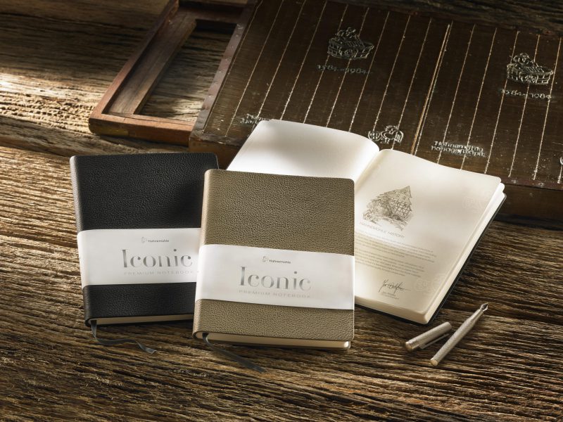 Iconic Notizbuch schwarz und taupe mit Ledereinband und Wasserzeichenpapier