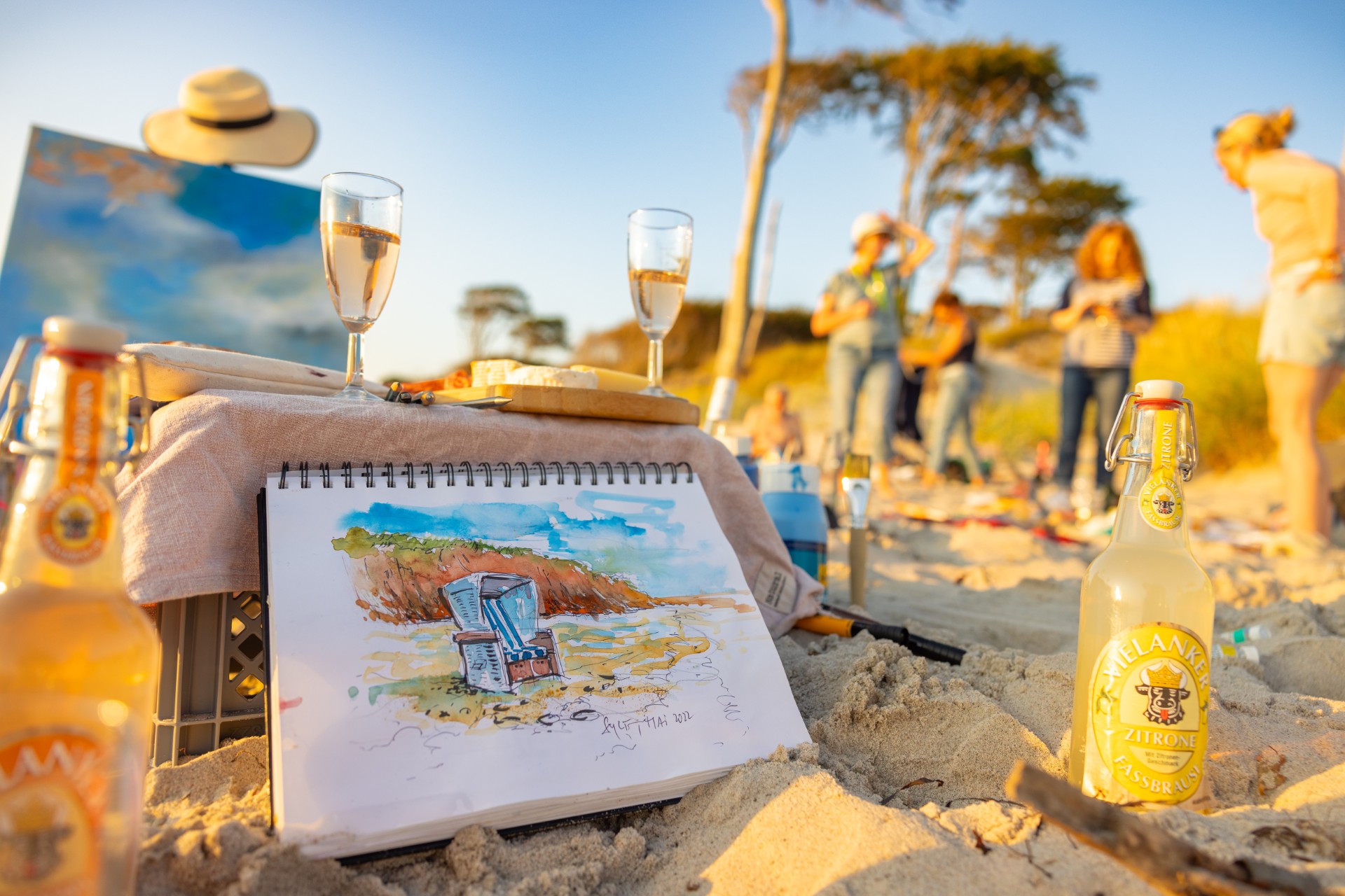 Ein sonniger Malabend bei der Prerow Reise mit artistravel-Dozent Claus Rabba,© Benedikt Ziegler